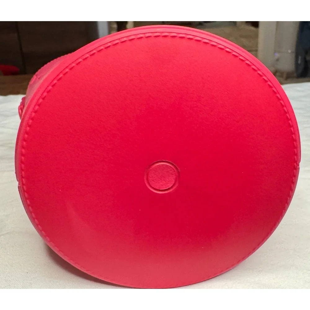 Gucci GG Perforated Rubber Bucket Bag Pink Tote Handbag 723051 Made in Italy